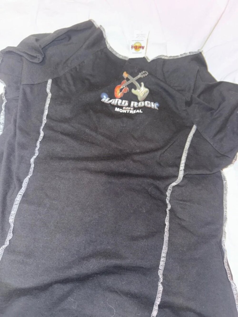 Hard Rock Cafe Montreal Vintage Short Sleeve Guitar Graphic Tee - Picture 2 of 4